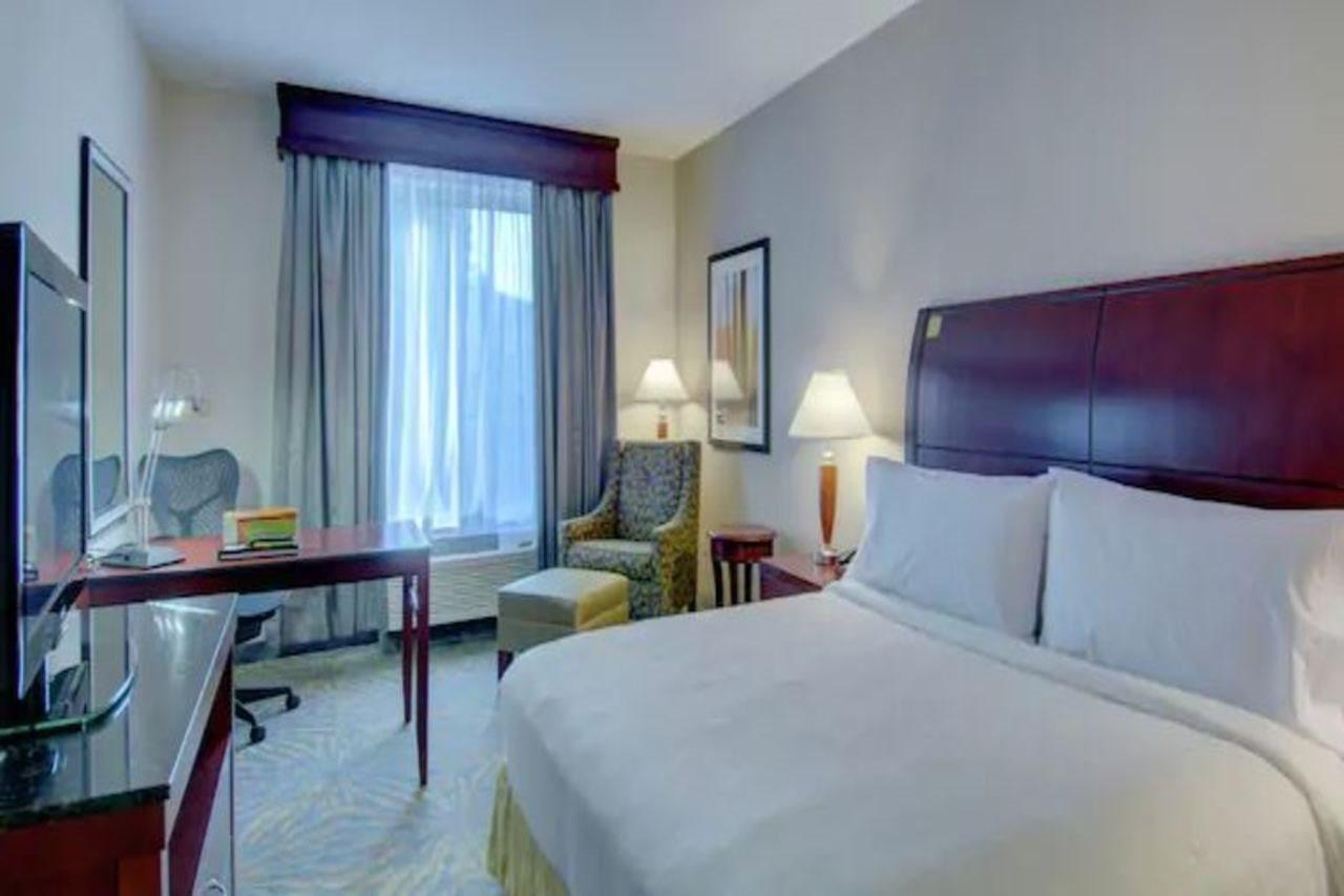 Hilton Garden Inn Norwalk Exterior foto