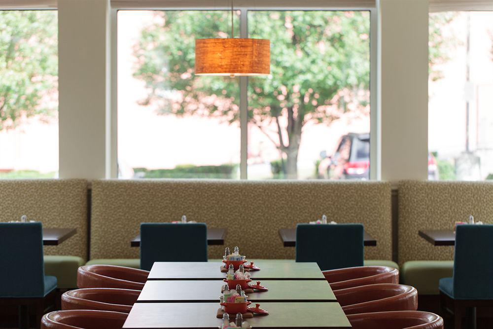 Hilton Garden Inn Norwalk Exterior foto