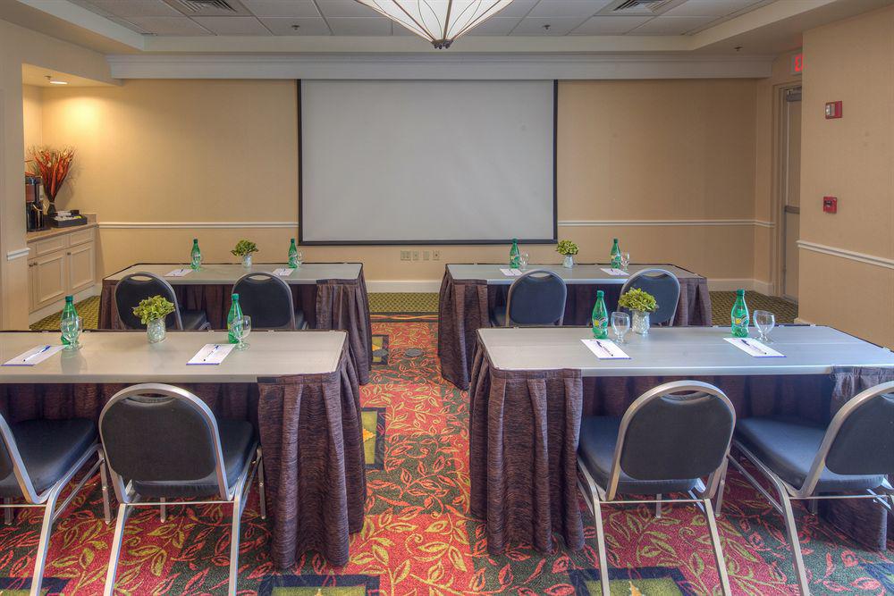 Hilton Garden Inn Norwalk Negócio foto
