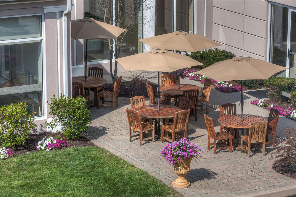 Hilton Garden Inn Norwalk Exterior foto