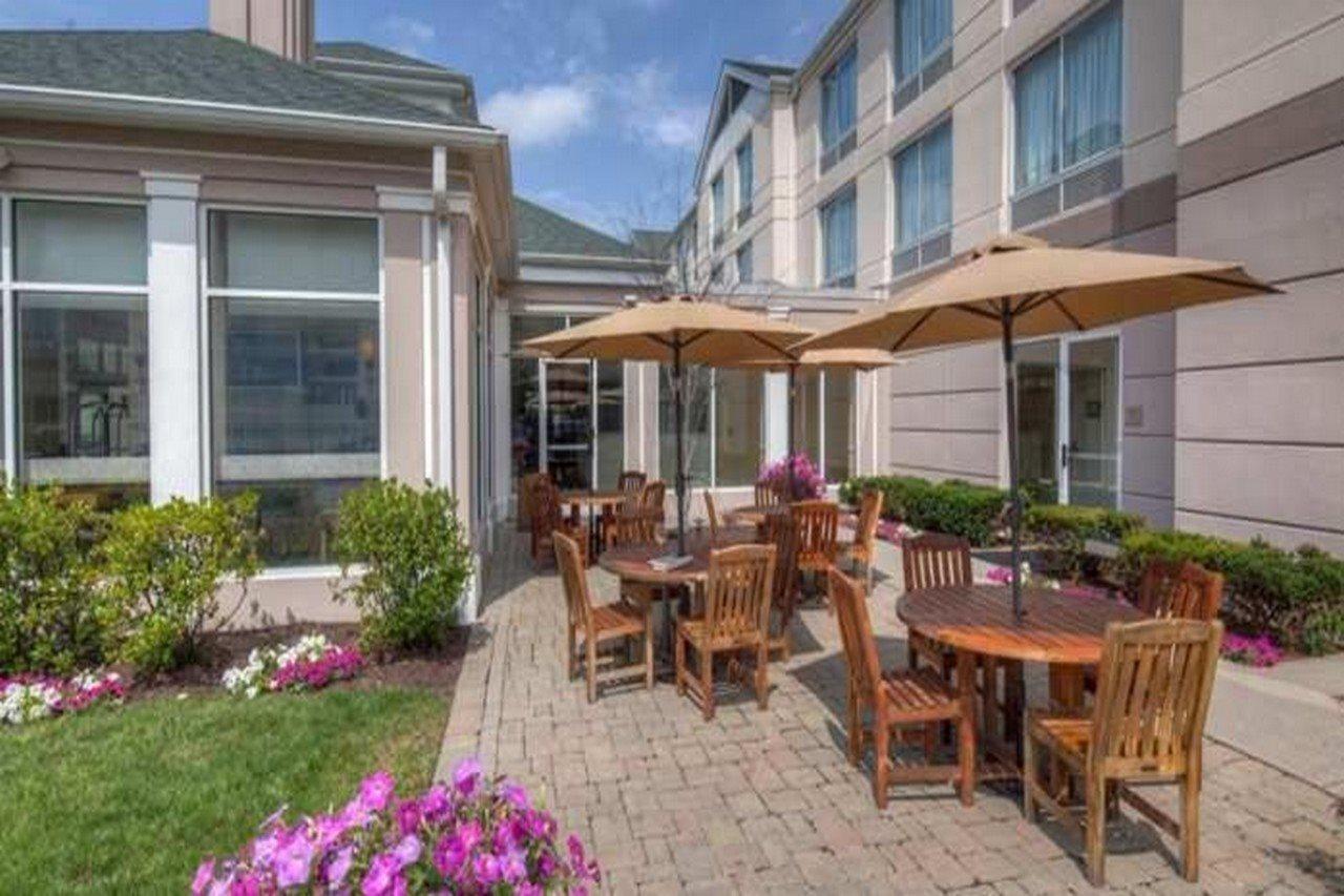 Hilton Garden Inn Norwalk Exterior foto