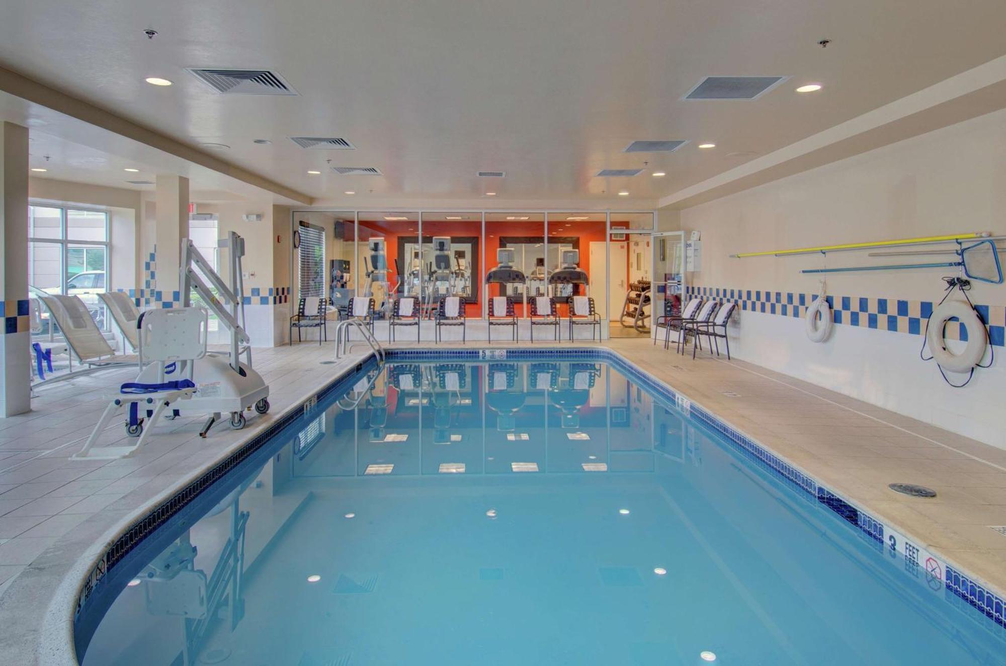 Hilton Garden Inn Norwalk Exterior foto