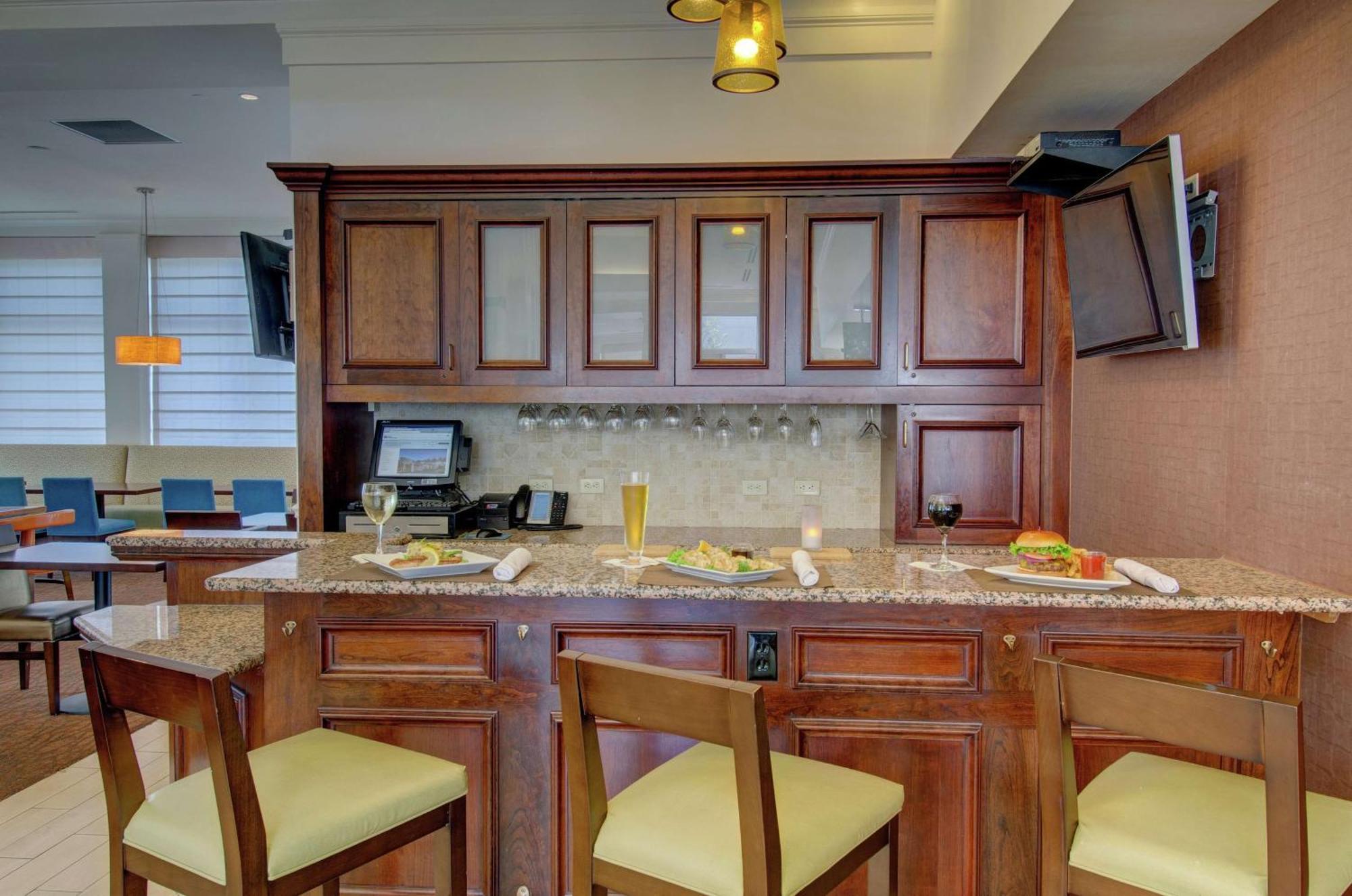 Hilton Garden Inn Norwalk Exterior foto