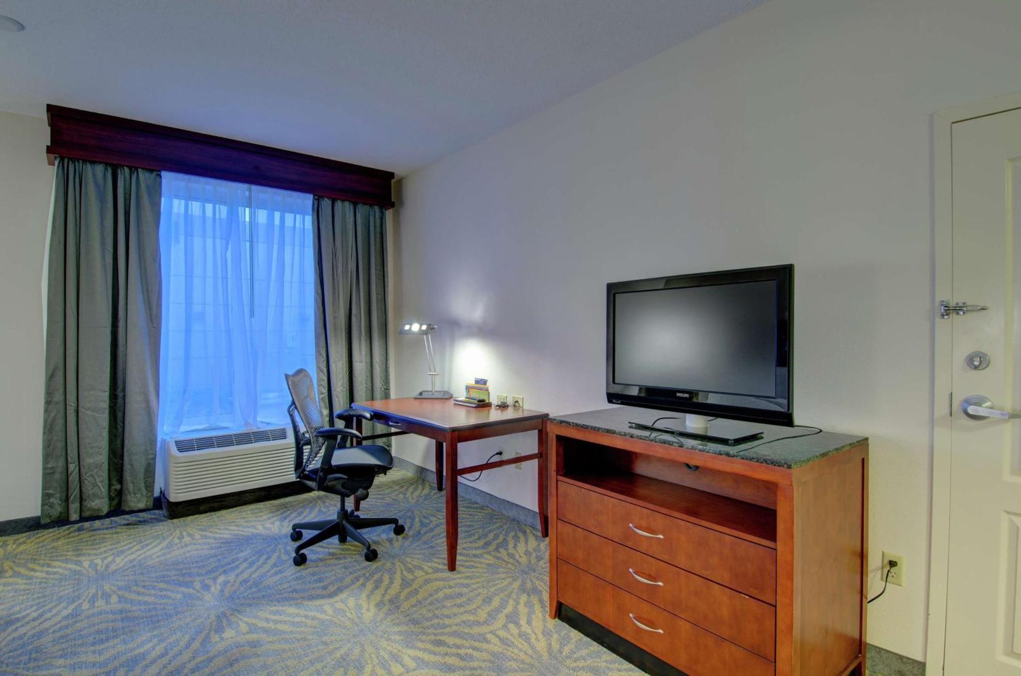 Hilton Garden Inn Norwalk Exterior foto