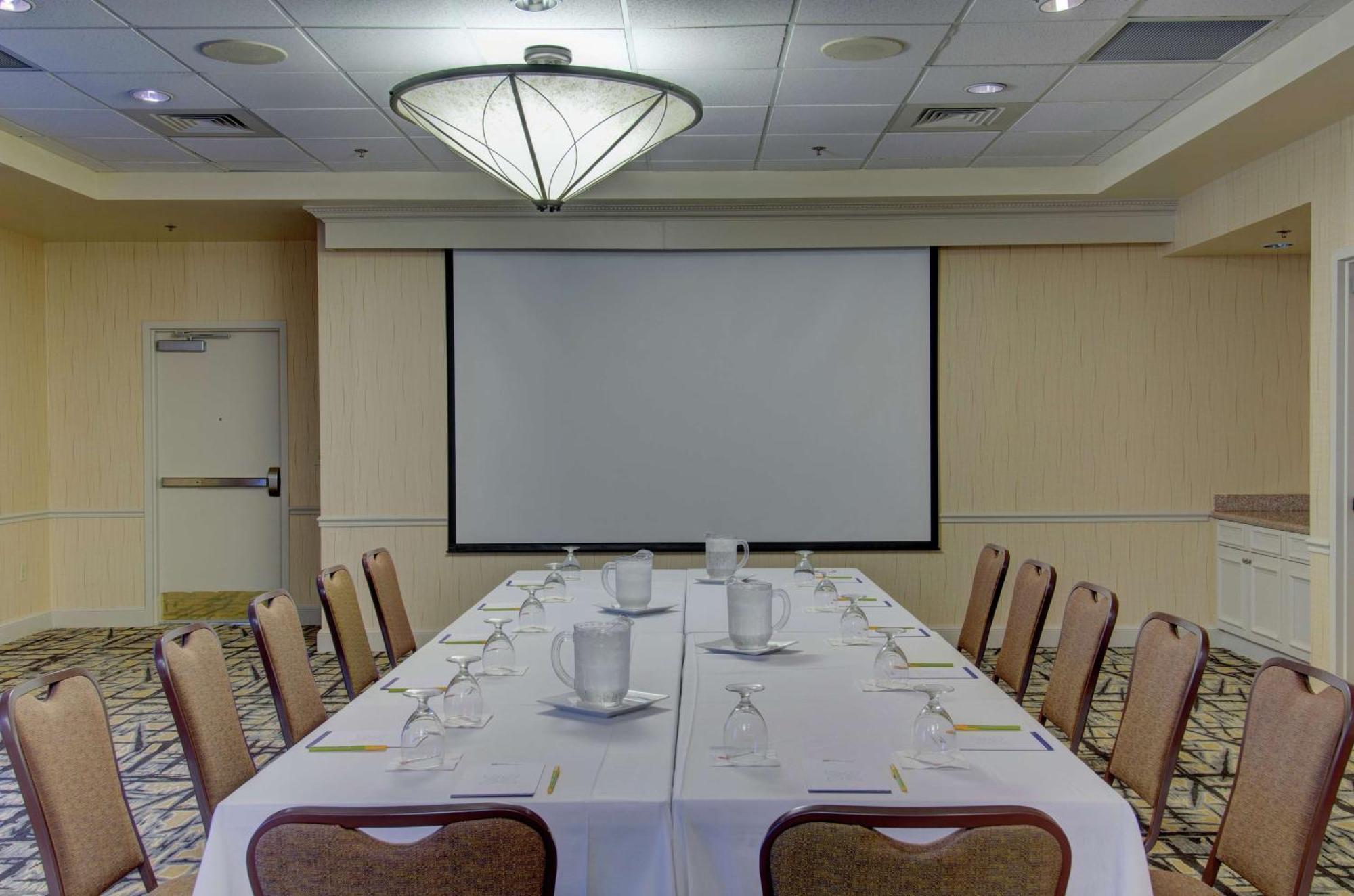 Hilton Garden Inn Norwalk Exterior foto