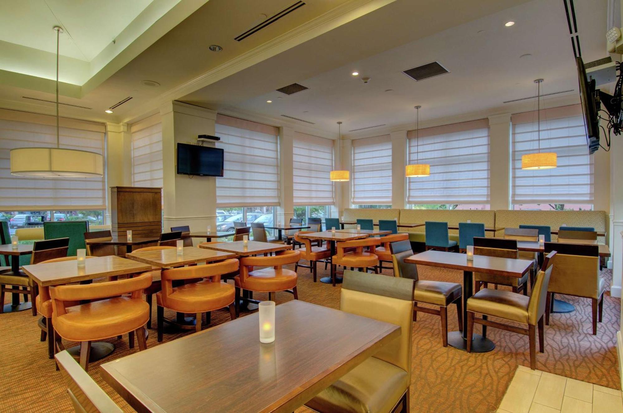 Hilton Garden Inn Norwalk Exterior foto