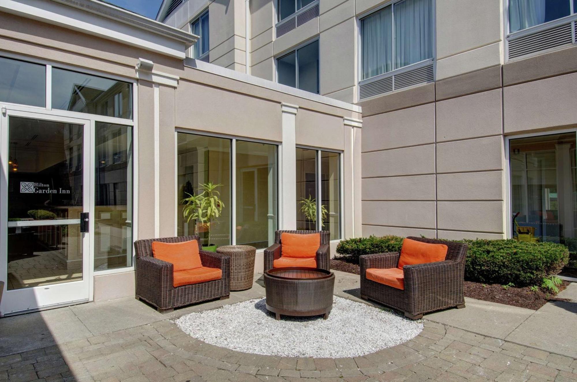 Hilton Garden Inn Norwalk Exterior foto