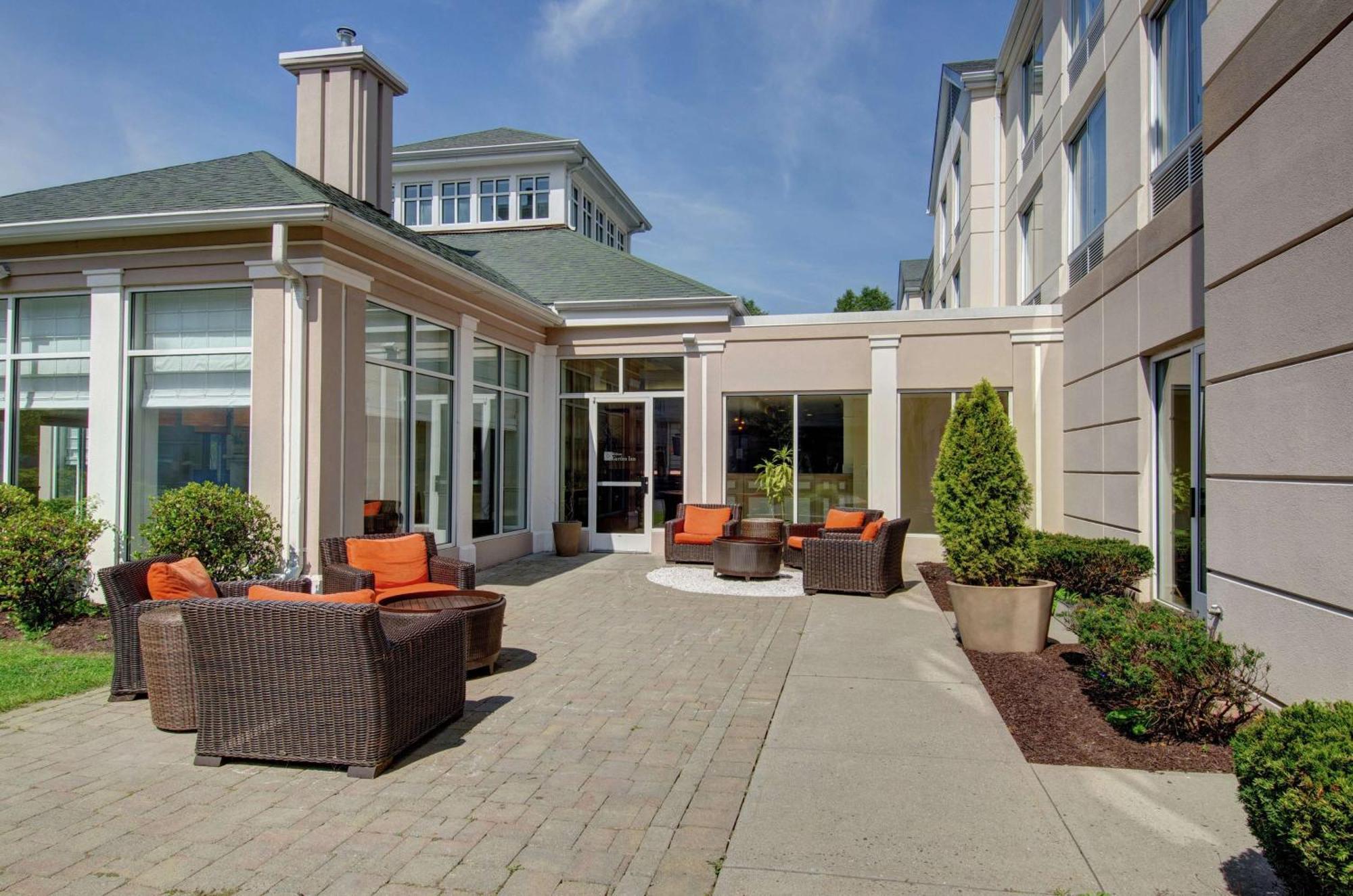 Hilton Garden Inn Norwalk Exterior foto