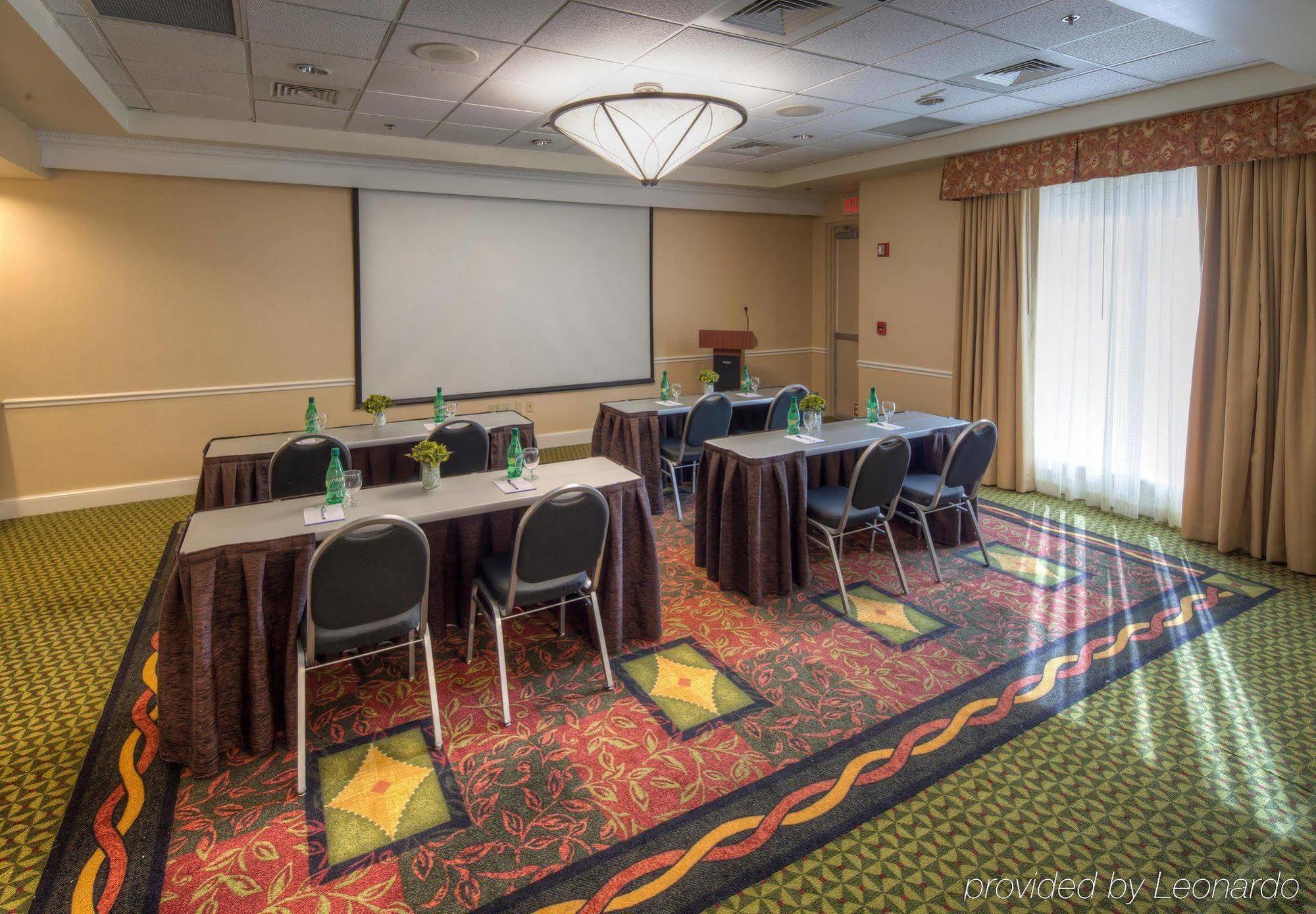 Hilton Garden Inn Norwalk Negócio foto