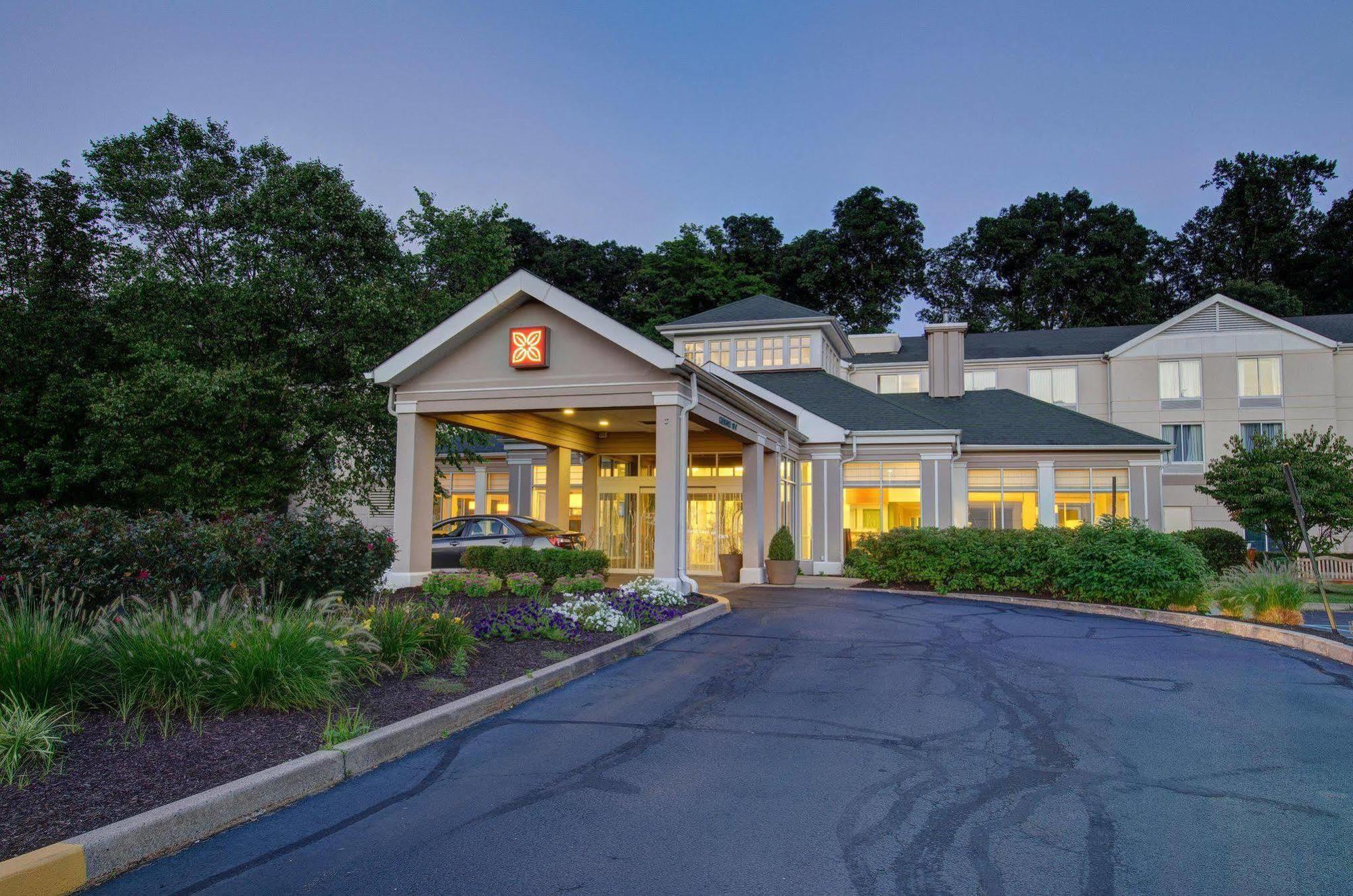 Hilton Garden Inn Norwalk Exterior foto