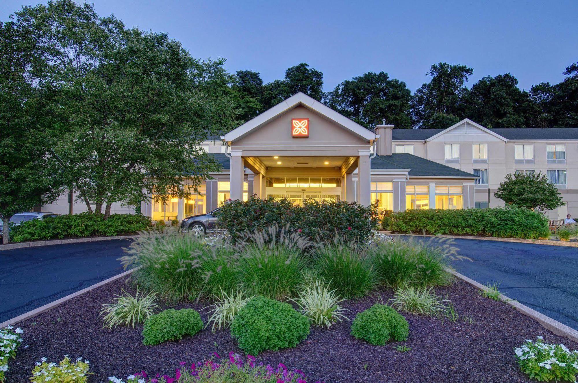Hilton Garden Inn Norwalk Exterior foto